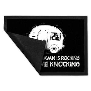 When the caravan is rocking Fußmatte mit Wohnwagen Motiv