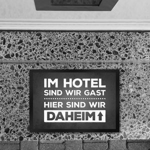 Hier sind wir daheim Fußmatte Zuhause Wohnungstüre Haustüre Home Hotel