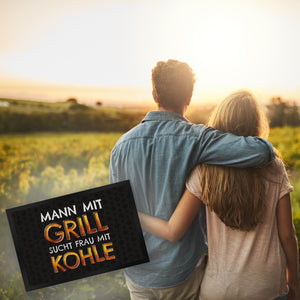 Mann mit Grill sucht Frau mit Kohle Fußmatte