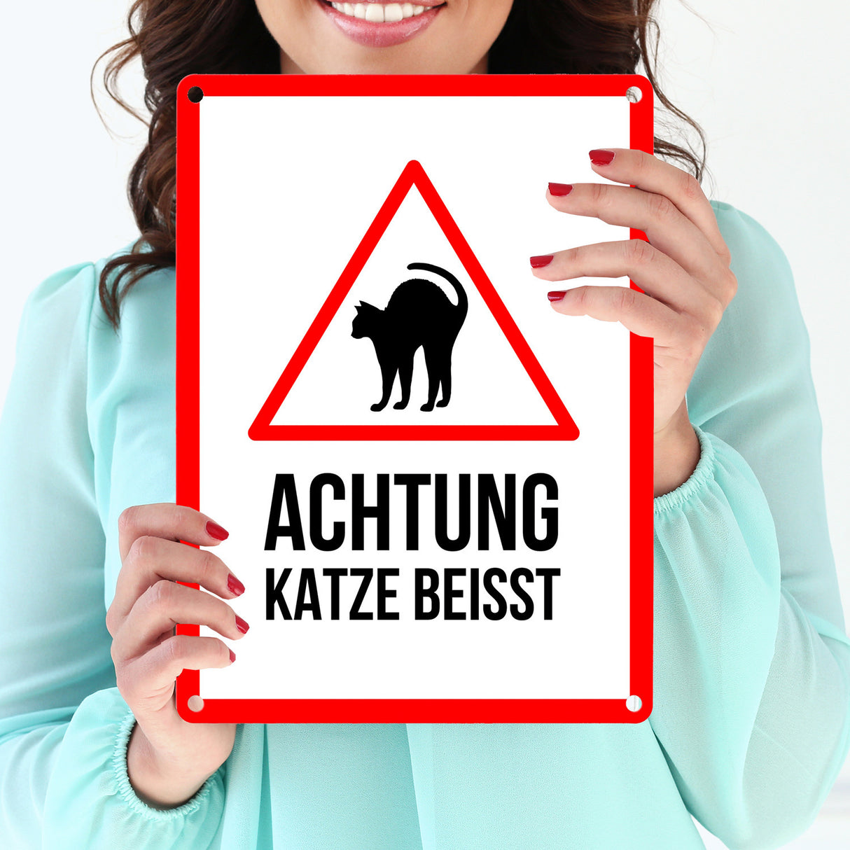 Achtung Katze beisst Metallschild mit Katzen Symbol