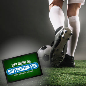 Hier wohnt ein Hoffenheim-Fan Fußmatte mit Rasen Motiv