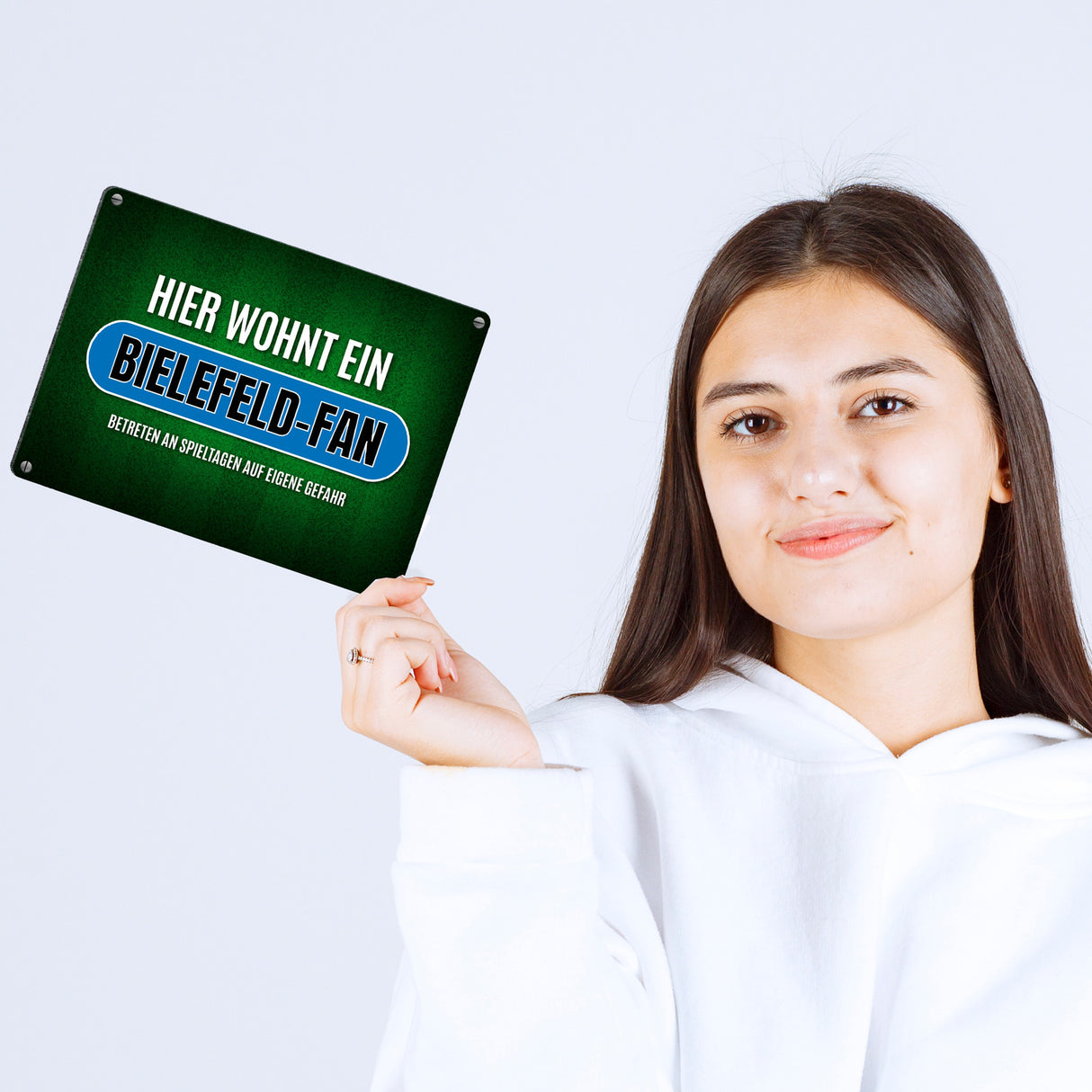 Hier wohnt ein Bielefeld-Fan Metallschild mit Rasen Motiv