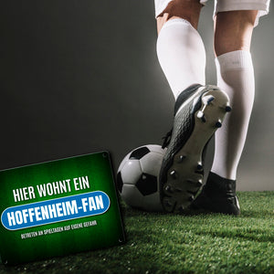 Hier wohnt ein Hoffenheim-Fan Metallschild mit Rasen Motiv