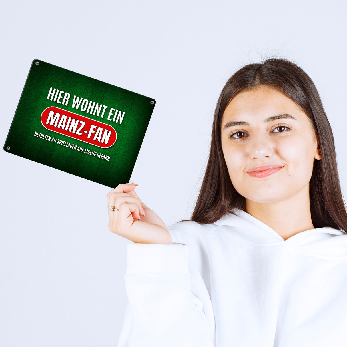 Hier wohnt ein Mainz-Fan Metallschild mit Rasen Motiv