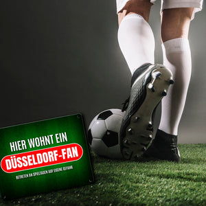 Hier wohnt ein Düsseldorf-Fan Metallschild mit Rasen Motiv
