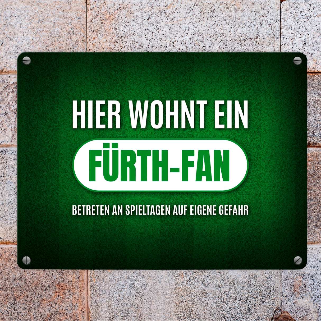 Hier wohnt ein Fürth-Fan Metallschild mit Rasen Motiv