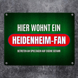 Hier wohnt ein Heidenheim-Fan Metallschild mit Rasen Motiv