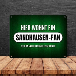 Hier wohnt ein Sandhausen-Fan Metallschild mit Rasen Motiv