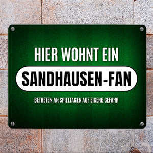 Hier wohnt ein Sandhausen-Fan Metallschild mit Rasen Motiv