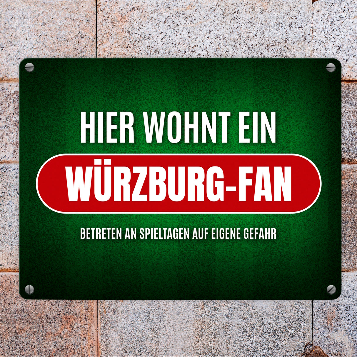 Hier wohnt ein Würzburg-fan Metallschild mit Rasen Motiv