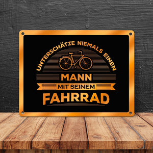 Unterschätze nie jemanden mit seinem Fahrrad Metallschild - Rad Hobby Sport bike Mountainbike Rennrad Opa papa Junge