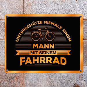 Unterschätze nie jemanden mit seinem Fahrrad Metallschild - Rad Hobby Sport bike Mountainbike Rennrad Opa papa Junge