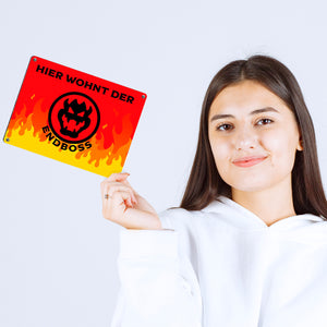 Hier wohnt der Endboss Metallschild mit Flammenmotiv