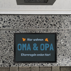 Hier wohnen Oma & Opa - Elternregeln enden hier! Fußmatte
