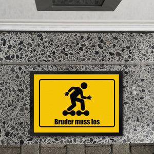Bruder muss los Meme Fußmatte im lustigem Straßenschild Look