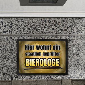 Hier wohnt ein staatlich geprüfter Bierologe Fußmatte in 35x50 cm im Bierdesign