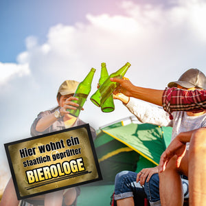 Hier wohnt ein staatlich geprüfter Bierologe Fußmatte in 35x50 cm im Bierdesign