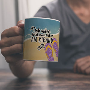 Ich wäre jetzt auch lieber am Strand - Kaffeebecher mit Strandmotiv