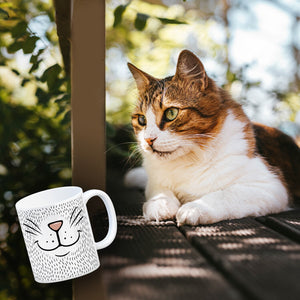 Katzengesicht Kaffeebecher mit süßem Lächeln einer Katze