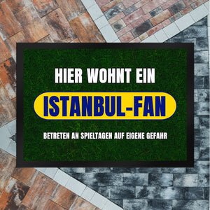 Hier wohnt ein Istanbul-Fan Fußmatte in 35x50 cm mit Rasenmotiv