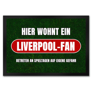 Hier wohnt ein Liverpool-Fan Fußmatte in 35x50 cm mit Rasenmotiv
