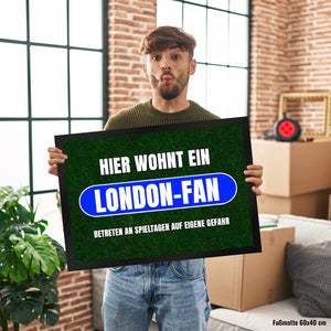 Hier wohnt ein London-Fan Fußmatte in 35x50 cm mit Rasenmotiv