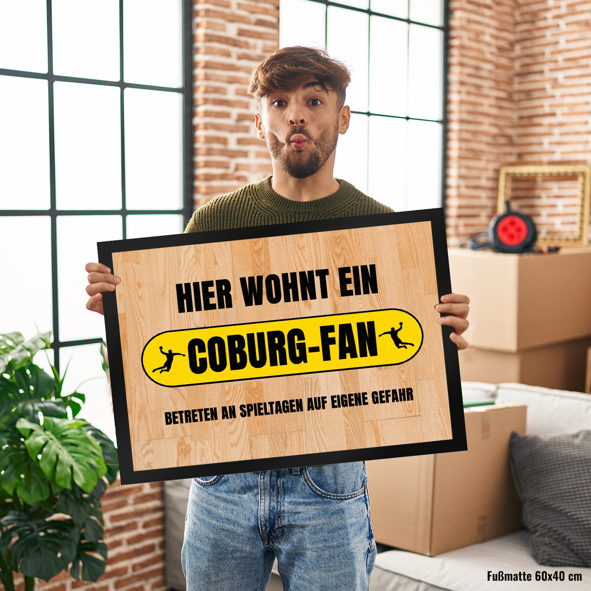 Hier wohnt ein Coburg-Fan Fußmatte in 35x50 cm mit Turnhallenboden Motiv