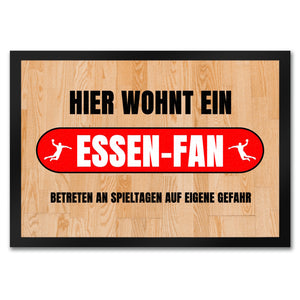 Hier wohnt ein Essen-Fan Fußmatte in 35x50 cm mit Turnhallenboden Motiv