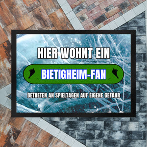 Hier wohnt ein Bietigheim-Fan Fußmatte in 35x50 cm mit Eishallen Boden-Motiv