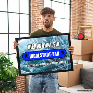 Hier wohnt ein Ingolstadt-Fan Fußmatte in 35x50 cm mit Eishallen Boden-Motiv