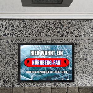 Hier wohnt ein Nürnberg-Fan Fußmatte in 35x50 cm mit Eishallen Boden-Motiv
