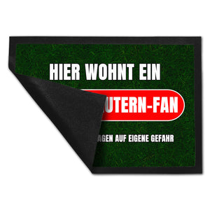 Hier wohnt ein Kaiserslautern-Fan Fußmatte in 35x50 cm mit Rasenmotiv