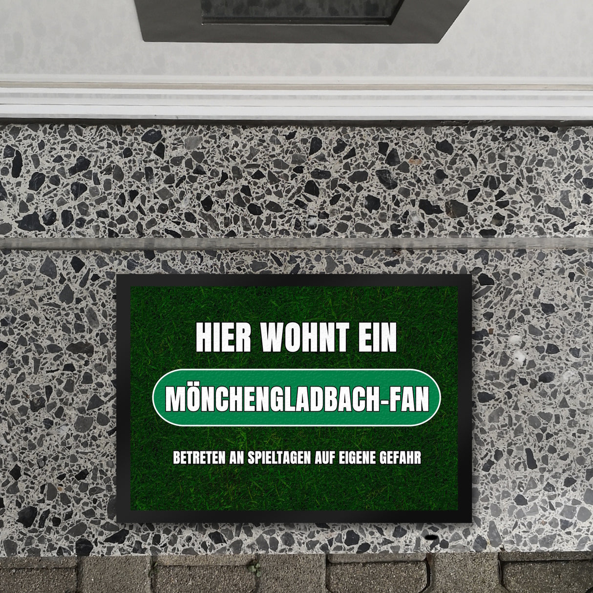 Hier wohnt ein Mönchengladbach-Fan Fußmatte mit Rasenmotiv