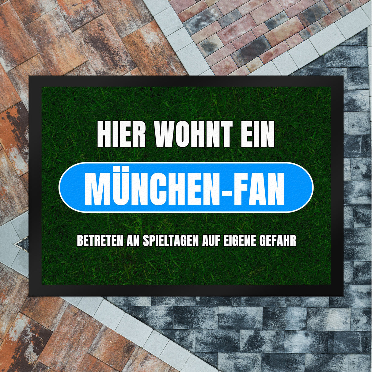 Hier wohnt ein München-Fan Fußmatte in 35x50 cm mit Rasenmotiv