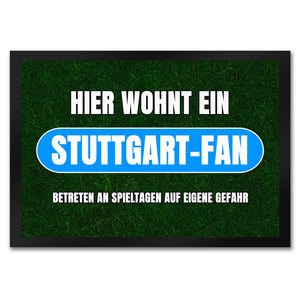 Hier wohnt ein Stuttgart-Fan Fußmatte in 35x50 cm mit Rasenmotiv