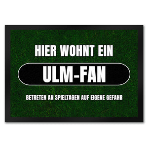 Hier wohnt ein Ulm-Fan Fußmatte in 35x50 cm mit Rasenmotiv