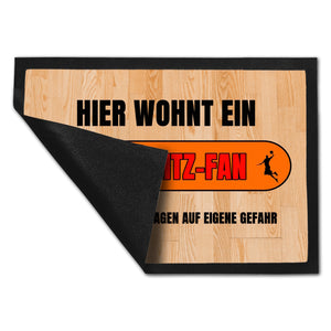 Hier wohnt ein Chemnitz-Fan Fußmatte in 35x50 cm mit Turnhallenboden Motiv