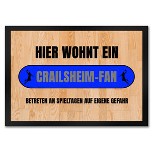Hier wohnt ein Crailsheim-Fan Fußmatte in 35x50 cm mit Turnhallenboden Motiv