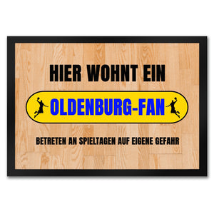 Hier wohnt ein Oldenburg-Fan Fußmatte in 35x50 cm mit Turnhallenboden Motiv