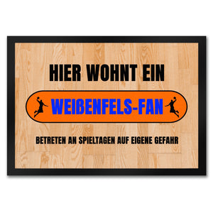 Hier wohnt eenfels-Fan Fußmatte in 35x50 cm mit Turnhallenboden Motiv