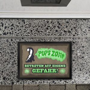 Pups Zone Betreten auf eigene Gefahr Fußmatte mit süßem Comic-Stinktier