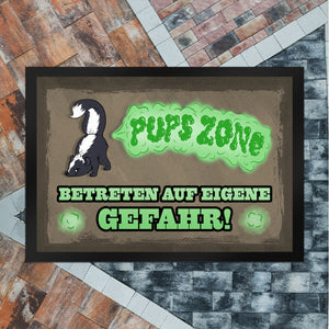 Pups Zone Betreten auf eigene Gefahr Fußmatte mit süßem Comic-Stinktier