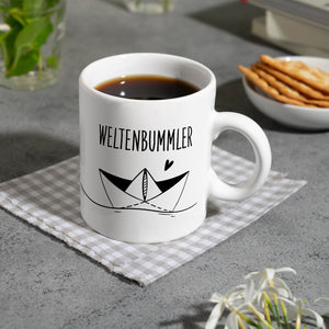 Weltenbummler Kaffeebecher mit schönem Papierschiff Motiv