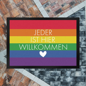 Jeder ist hier willkommen Fußmatte mit Regenbogenfahne