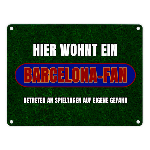 Hier wohnt ein Barcelona-Fan Metallschild in 15x20 cm mit Rasenmotiv