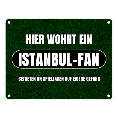 Hier wohnt ein Istanbul-Fan Metallschild in 15x20 cm mit Rasenmotiv