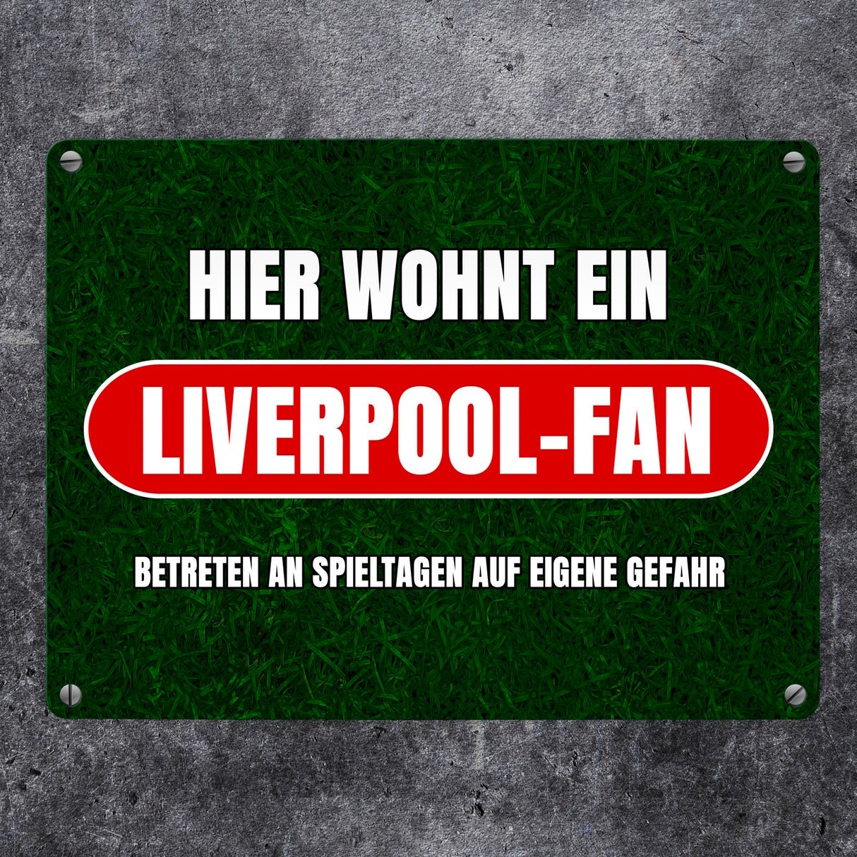 Hier wohnt ein Liverpool-Fan Metallschild in 15x20 cm mit Rasenmotiv