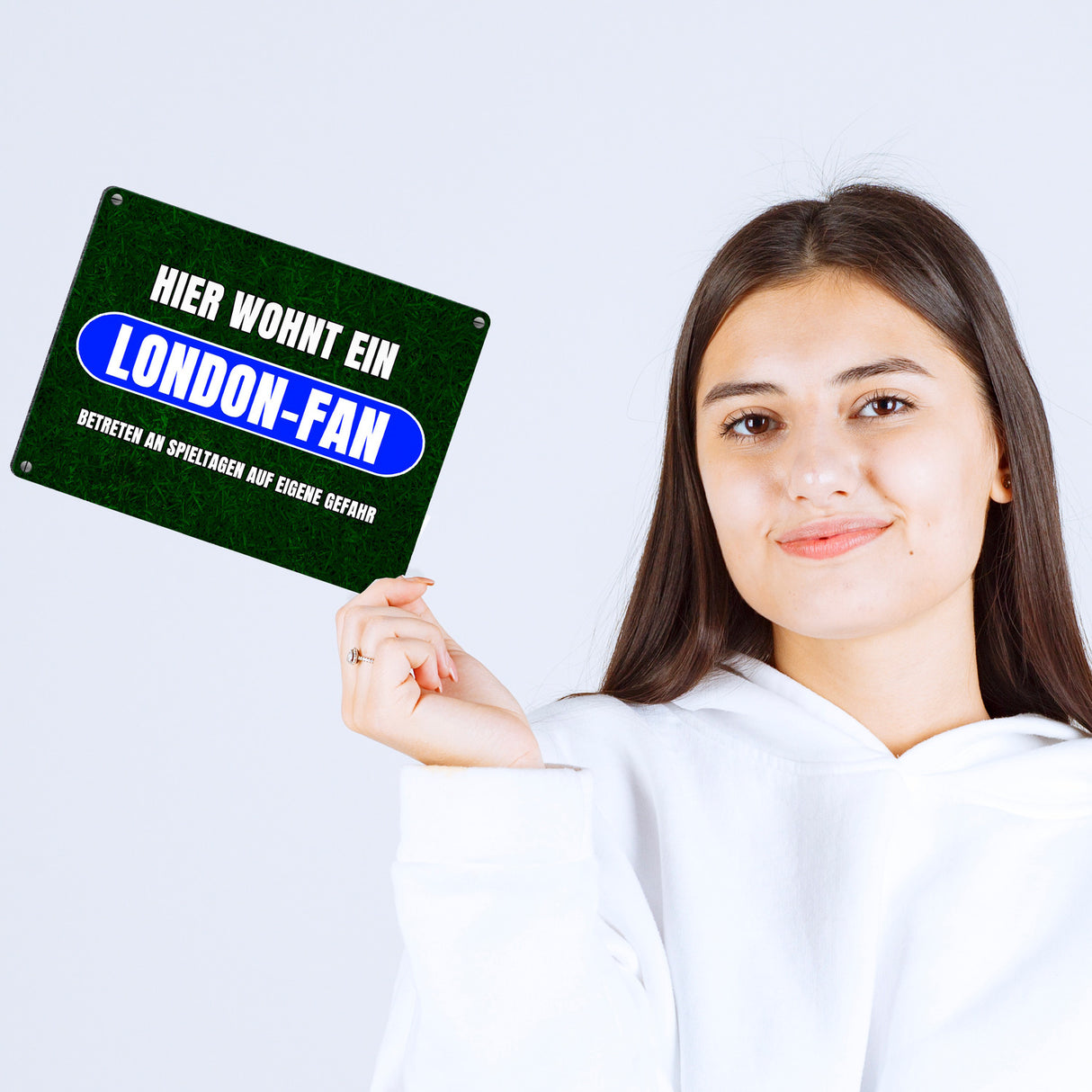 Hier wohnt ein London-Fan Metallschild in 15x20 cm mit Rasenmotiv