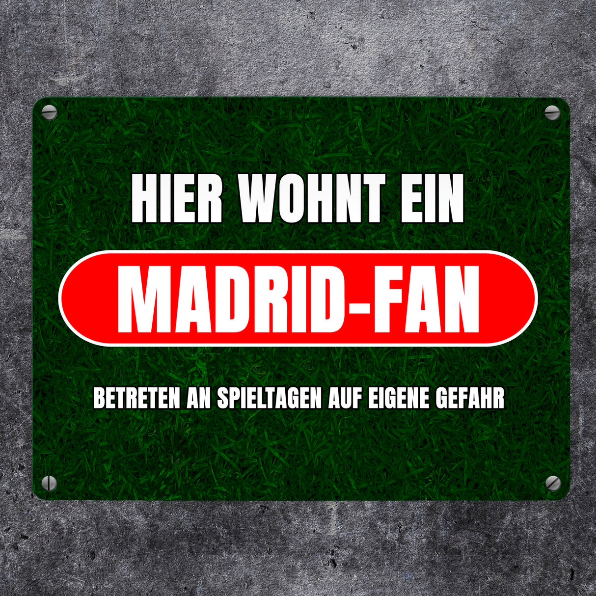 Hier wohnt ein Madrid-Fan Metallschild in 15x20 cm mit Rasenmotiv
