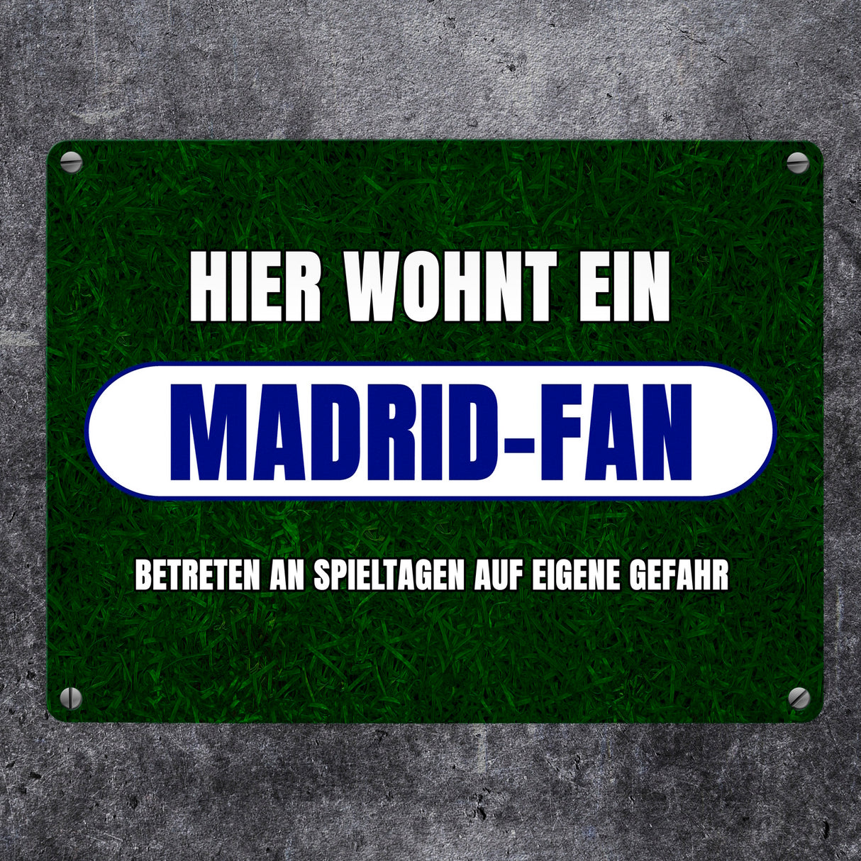Hier wohnt ein Madrid-Fan Metallschild in 15x20 cm mit Rasenmotiv